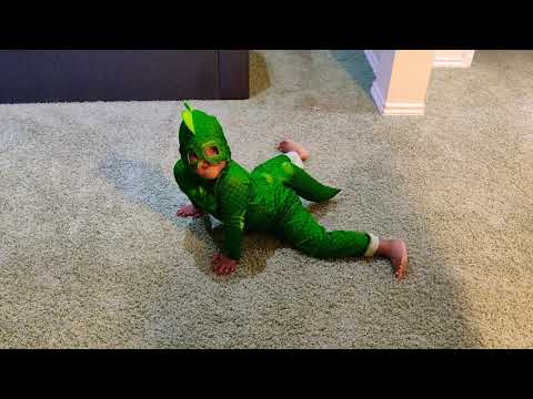 Gecko PJ Masks Playing - Super Gecko SPLIT!